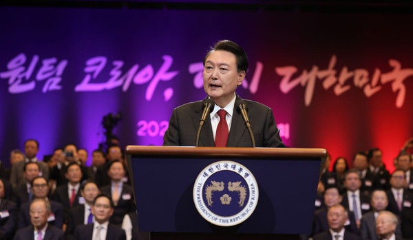 윤석열 대통령이 2일 중소기업중앙회에서 개최된 ‘2024년 경제계 신년 인사회’에서 격려사를 하고 있다.(사진= 대통령실)