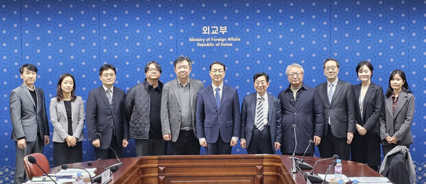 외교부는 4일 국내 학계 북한 전문가들과 함께 ‘2024년 북한정세 전망 라운드테이블’을 개최했다.(사진=외교부)