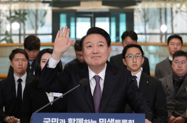 윤석열 대통령은 4일 경기도 용인 중소기업인력개발원에서 국민과 함께하는 첫 번째 민생토론회를 개최했다.(사진=대통령실)