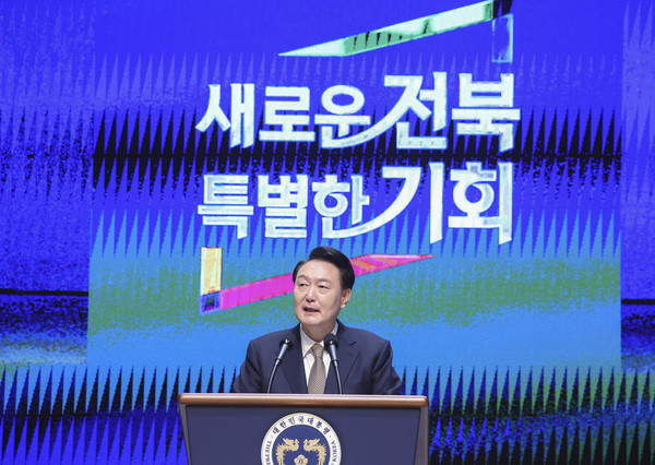 윤석열 대통령이 18일 전라북도 전주시 한국소리문화의전당 모악당에서 열린 전북특별자치도 출범식에서 축사를 하고 있다.(사진=전북사진기자단)