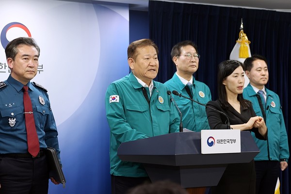 이상민 행정안전부 장관이 21일 오후 정부서울청사에서 열린 의대 입학정원 확대에 반발한 의료계 집단행동 관련 관계부처 공동브리핑에서 발언하고 있다.(사진=행정안전부)