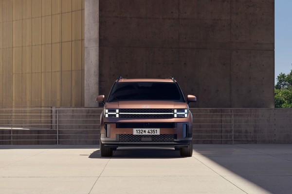 현대차의 디 올 뉴 싼타페는 2024 중앙일보 올해의차 심사위원 평가에서 합계 점수 1604점을 받아 국산 차량 가운데 가장 높은 점수를 받았다.(사진=현대자동차)