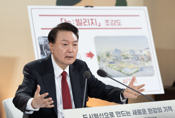 윤석열 대통령이 19일 서울 영등포구 문래예술공장에서 ‘도시혁신으로 만드는 새로운 한강의 기적’을 주제로 열린 스물한 번째 국민과 함께하는 민생토론회에서 발언하고 있다.(사진=대통령실)