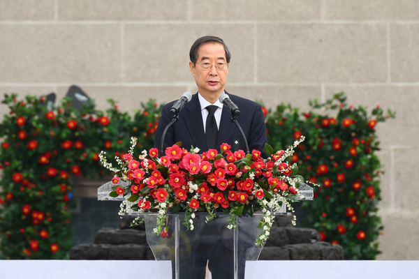 한덕수 국무총리가 3일 제주 4·3 평화공원에서 열린 4·3 희생자 추념식에 참석해 추념사를 하고 있다. (사진=국무조정실)