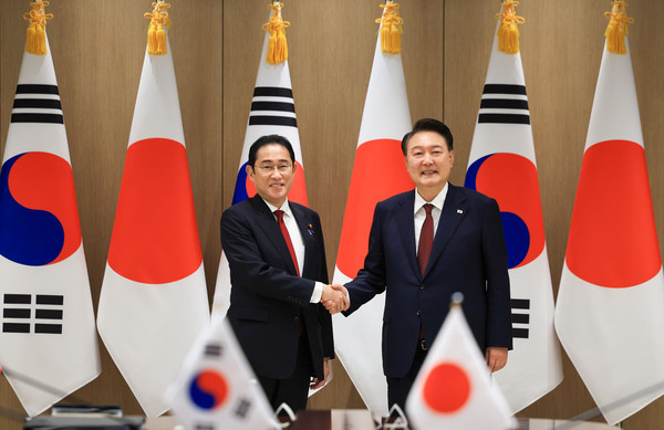 윤석열 대통령은 26일 제9차 한일중 정상회의 참석을 위해 방한한 기시다 후미오(岸田文雄) 일본 총리와 한일 정상회담을 가졌다.(사진=대통령실)