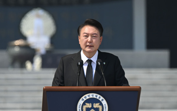 윤석열 대통령이 6일 서울 국립서울현충원에서 열린 제69회 현충일 추념식에서 추념사를 하고 있다.(사진=대통령실)