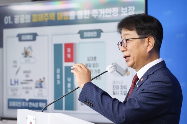 박상우 국토교통부 장관이 지난 5월 27일 정부세종청사에서 ‘전세사기 피해자 주거안정 지원 강화방안’을 발표하고 있다.(사진=국토교통부)