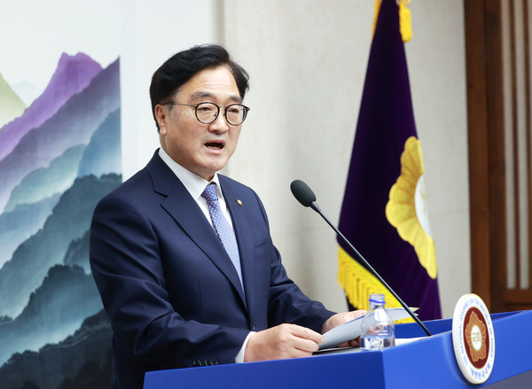 우원식 국회의장이 17일 여의도 국회 의장접견실에서 국회 원 구성 관련 기자회견을 하고 있다.(사진=국회)