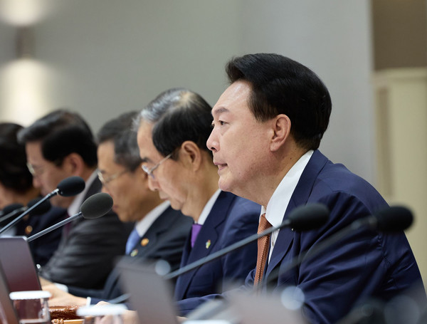 윤석열 대통령은 18일 용산 대통령실에서 2024년도 제27회 국무회의를 주재하고 발언을 하고 있다.(사진=대통령실)