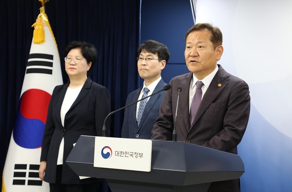 이상민 행정안전부 장관이 1일 서울 종로구 정부서울청사 브리핑룸에서 열린 '인구전략기획부 신설방안' 관계부처 합동브리핑을 하고 있다. (사진=행정안전부)