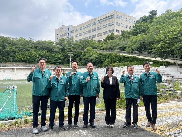 (사진=제321회 정례회 현장방문(구 외대부지, 국가기록원, 대한제강 스마트팜))