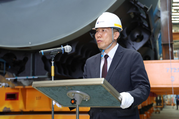 이상우 방위사업청 한국형잠수함사업단장이 12일 거제시 한화오션에서 열린 장보고-III Batch-II 2번함 기공식에서 축사하고 있다. (사진=방위사업청)