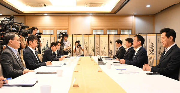 최상목 경제부총리가 8일 정부서울청사에서 ‘제8차 부동산 관계장관회의’를 주재하여 ‘국민 주거안정을 위한 주택공급 확대방안’을 논의했다. (사진=기획재정부)