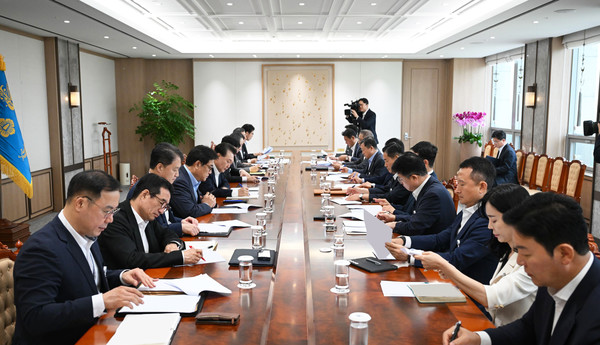 윤석열 대통령은 26일 용산 대통령실에서 제100차 수석비서관회의를 주재했다. (사진=대통령실)