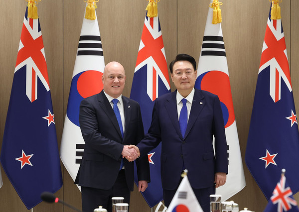 윤석열 대통령은 9월 4일 공식 방한한 크리스토퍼 럭슨 뉴질랜드 총리와 한-뉴질랜드 정상회담을 가졌다. (사진=대통령실)