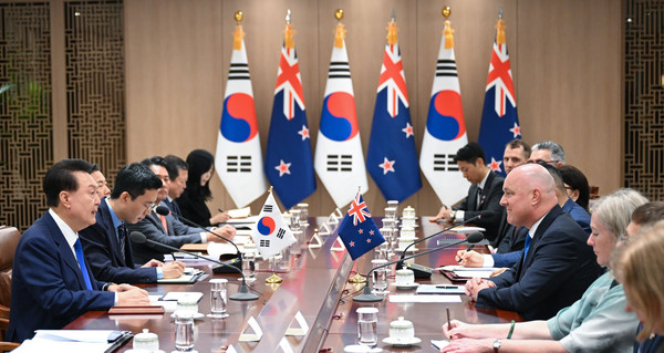 윤석열 대통령은 9월 4일 공식 방한한 크리스토퍼 럭슨 뉴질랜드 총리와 한-뉴질랜드 정상회담을 가졌다. (사진=대통령실)