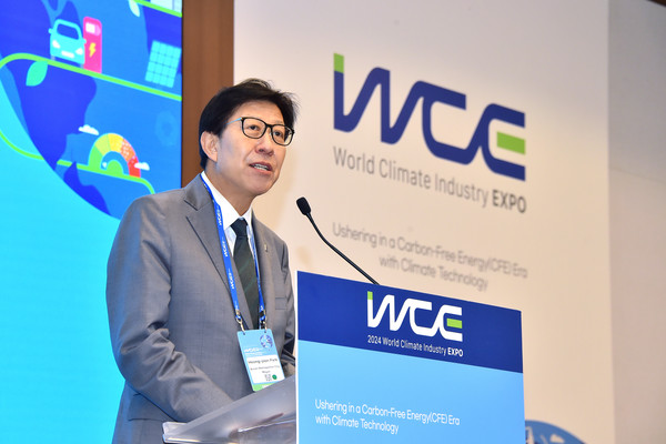 박형준 부산시장이 4일 벡스코 컨벤션홀에서 개최된 ‘탄소중립·녹색성장 부산 포럼’에 참석해 인사말을 하고 있다. (사진=부산시)