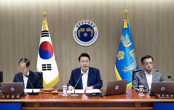 윤석열 대통령은 10일 용산 대통령실에서 열린 제39회 국무회의에서 각 부처 장관들로부터 추석 민생 대책과 현안을 보고받고 대책을 점검했다. (사진=대통령실)