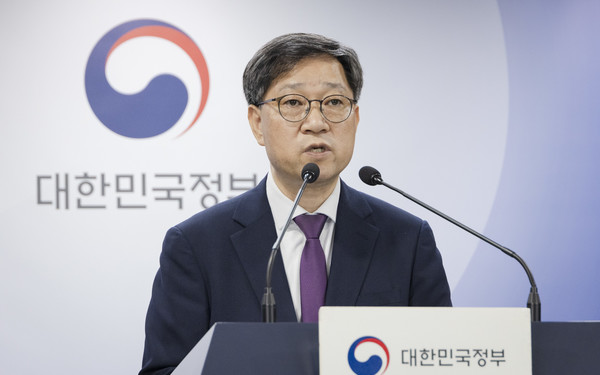 브리핑을 하는 정윤순 보건복지부 보건의료정책실장 (사진=보건복지부)