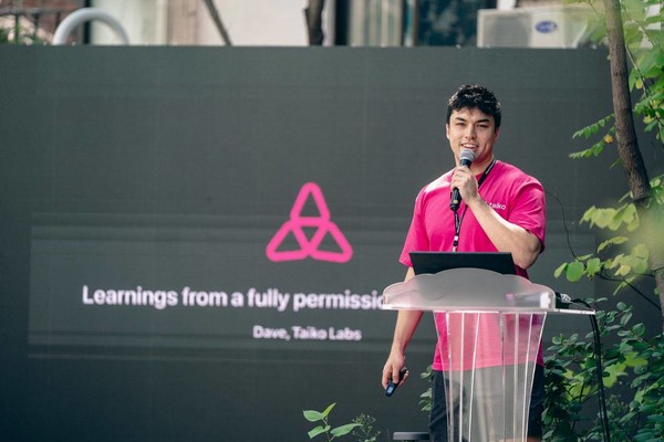 지난해 ‘이드콘 코리아 2023’에서 타이코 연사가 레이어2에 대해 발표하고 있다. (사진=이드콘한국)