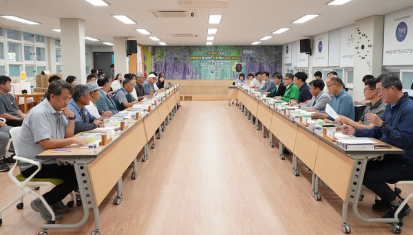 임상섭 산림청장이 20일 울산마을 교육공동체 거점센터에서 관계자들과 간담회를 갖고 있다. (사진=산림청)