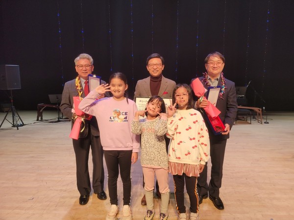 (사진=2023년 영도구장애인복지관에서 선한영향력 펼친 분들과 송년회 모습)