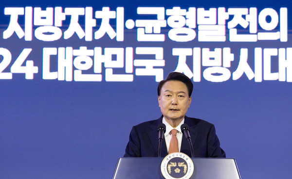 윤석열 대통령이 6일 강원특별자치도 춘천송암스포츠타운에서 열린 ‘제2회 지방자치·균형발전의 날 기념식’에 참석해 기념사를 하고 있다.(사진=대통령실)