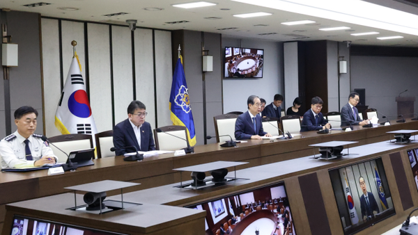 한덕수 국무총리가 21일 정부세종청사에서 열린 국정현안관계장관회의를 주재하고 있다.(사진=국무조정실)