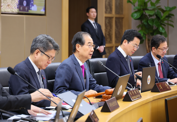 한덕수 국무총리가 3일 정부세종청사에서 열린 국무회의를 주재하고 있다.(사진=국무조정실)