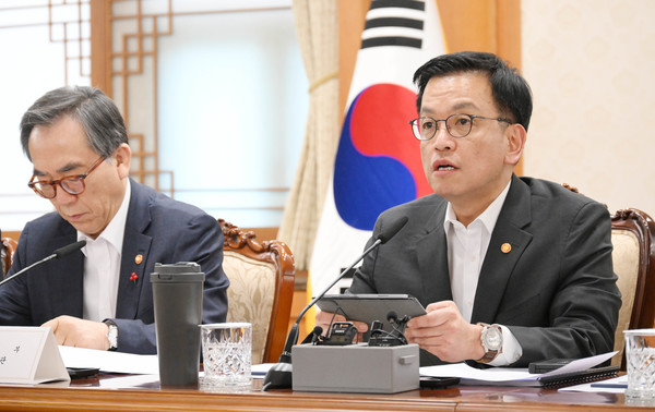 최상목 대통령 권한대행이 16일 정부서울청사에서 열린 ‘2025년 외교 안보 분야 주요현안 해법회의’를 주재하고 있다.(사진=기획재정부)