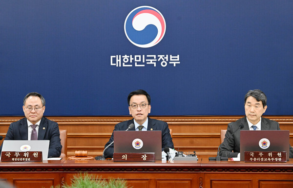 최상목 대통령 권한대행 부총리 겸 기획재정부 장관이 21일 정부서울청사에서 열린 ‘제3회 국무회의’를 주재하고 있다.(사진=기획재정부)