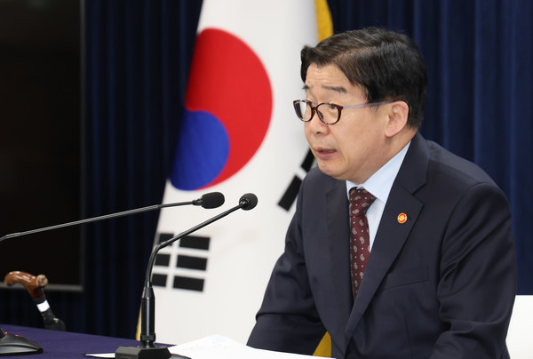 브리핑하는 유철환 국민권익위원장 (사진=국민권익위원회)