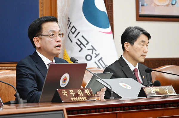 최상목 대통령 권한대행 부총리 겸 기획재정부 장관이 4일 정부서울청사에서 열린 ‘제9회 국무회의’를 주재하고 있다. (사진=기획재정부)