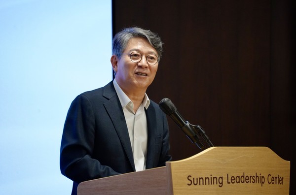 KG 모빌리티 곽재선 회장이 ‘2025년 파트너스 데이’ 행사에서 환영사를 하고 있다.(사진=KGM)