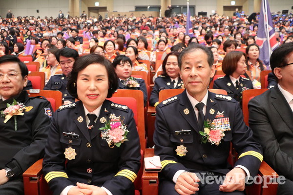 (사진=부산의용소방대연합회 (좌)이현주 (우)유성재 회장)