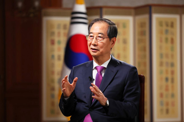 한덕수 대통령 권한대행 국무총리가 8일 오후 정부서울청사에서 美 언론사 CNN과 국정운영 방향, 미국의 관세조치에 대한 대응 등에 대해 인터뷰하고 있다.(사진=국무총리실)