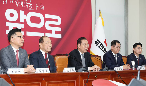 16일 서울 여의도 국회 회의실에서 황우여 선거관리위원장과 위원들은 선거관리위원회의를 열고 일정을 논의했다.(사진=국민의힘)