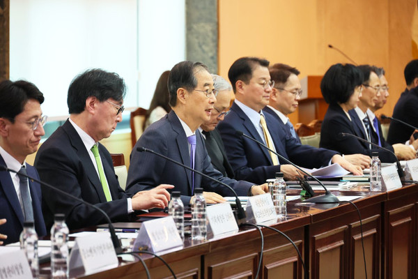 한덕수 대통령 권한대행 국무총리가 17일 정부서울청사에서 열린 제6차 2025년 아시아태평양경제협력체(APEC) 정상회의 준비위원회에서 발언하고 있다.(사진=국무총리실)