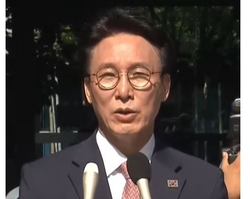 김민석 국무총리 후보가 기자들의 질문에 답하고 있다 [사진=티비화면 캡쳐 