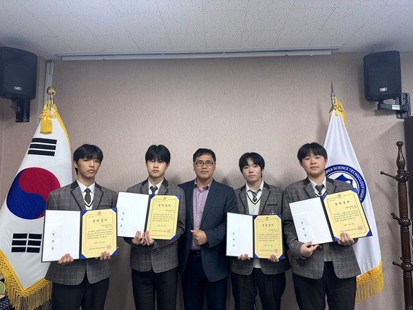 (사진=2025년도 창녕군인재육성장학재단 장학금 전달식)