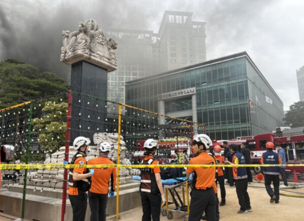 10일 오전 10시 22분께 서울 종로구 견지동 조계종 내 4층 규모 한국불교역사문화기념관 2층 국제회의장에서 화재가 발생했다. (사진=TV 화면 갈무리)