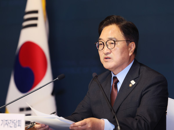 우원식 국회의장이 11일 서울 여의도 국회 사랑재에서 열린 취임 1주년 기자간담회에서 취재진의 질의에 답하고 있다.(사진=국회)