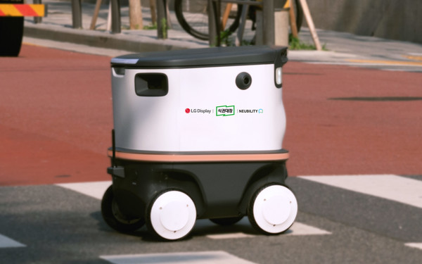 뉴빌리티가 현대벤디스의 ‘식권대장’ 앱을 통해 산업단지 식음료 로봇배달 상용화에 나선다.(사진=뉴빌리티)