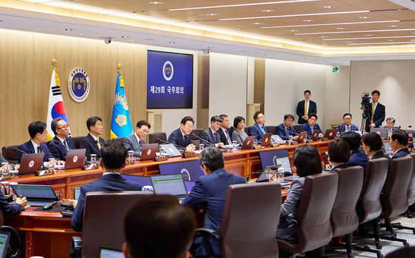 이재명 대통령이 지난 5일 서울 용산 대통령실 청사에서 열린 국무회의를 주재하고 있다.(사진=대통령실)