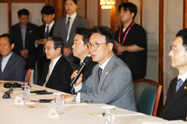 김민석 국무총리가 지난 6일 서울 종로구 삼청동 총리공관에서 열린 고위당정협의회에서 발언하고 있다.(사진=국무총리실)