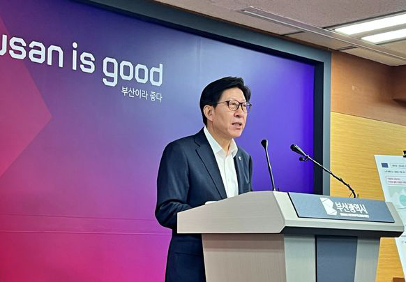 박형준 부산광역시장이 부산시청 브리핑룸에서 기자회견을 하고 있다. (사진=부산광역시)