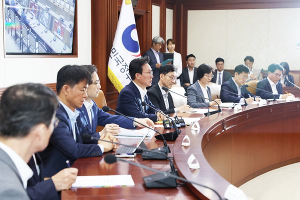 김민석 국무총리가 지난 10일 정부서울청사에서 열린 국정현안관계장관회의를 주재하고 있다.(사진=국무총리실)