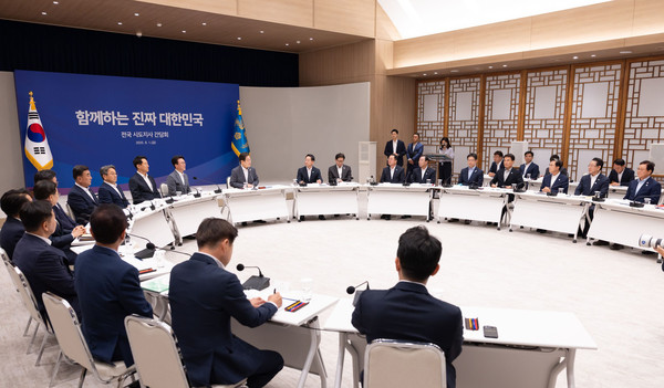 이재명 대통령이 지난 1일 서울 용산 대통령실 청사에서 전국 시도지사 간담회를 주재하고 있다.(사진=대통령실)