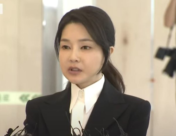 특검조사를 받기 위해 출두한 김건희씨[사진=티비화면 촬영]