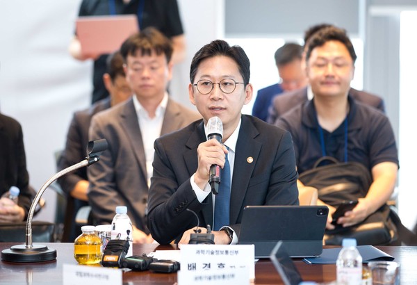 배경훈 과학기술정보통신부 장관이 지난 8일 서울 종로구 KT광화문빌딩에서 열린 ‘보이스피싱 대응 현장소통 간담회’에서 발언하고 있다.(사진=과학기술정보통신부)